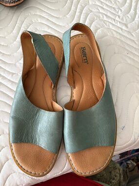 🌞 Born Women's Sandals – Size 11 – Great Condition! 🌞